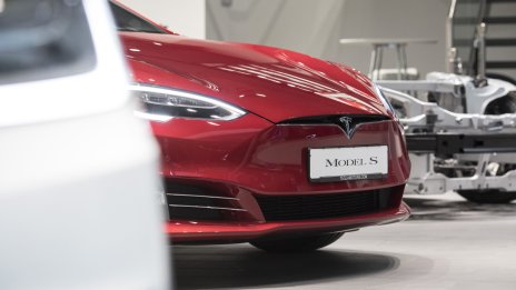 Tesla пуска нови версии на Model S и Model X, които са с 10 хил. долара по-евтини
