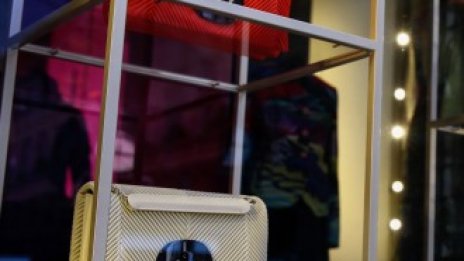 Armani очаква приходите ѝ от продажби да се възстановят догодина