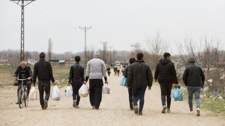 ЕС предлага нова схема за „задължителна солидарност“ при преместване на мигранти