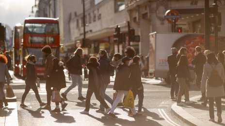 Британските продажби на дребно изненадаха с по-голям ръст от очакваното