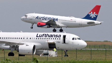 Разходите за гориво и ценовата конкуренция подстригаха печалбата на Lufthansa