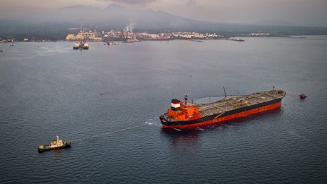 Приходите от петрол на Русия намаляват наполовина през март преди подкрепата от войната в Иран