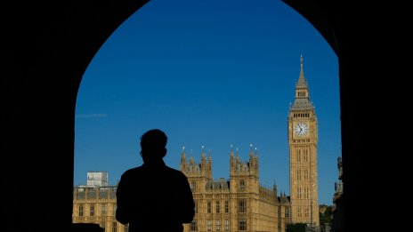 Британската икономика записа по-нисък ръст от очакваното