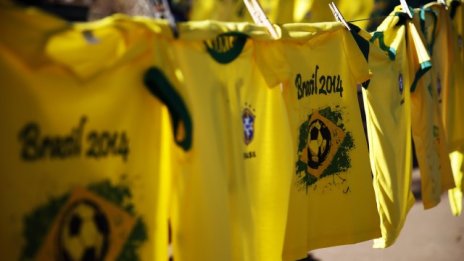 Графика на деня: Как ще се отрази Световното по футбол на Бразилия?