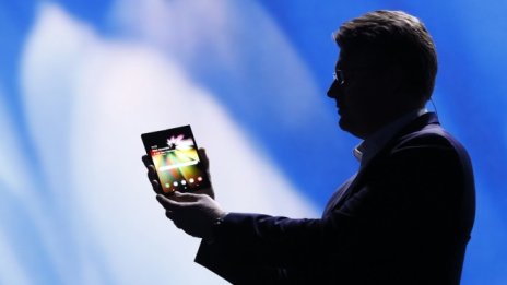 Телефонът на Samsung с огъващ се екран излиза на пазара до средата на 2019 г.