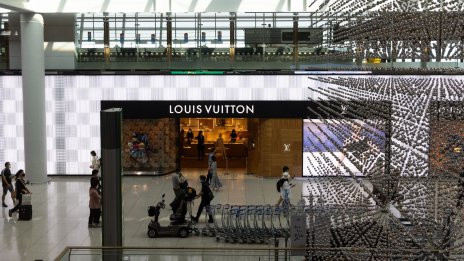 Продажбите на LVMH са забавили растежа си в края на годината