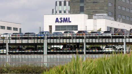 Samsung е продала целия си дял в ASML