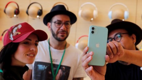 Apple ще прави бъдещите iPhone-и изцяло от рециклирани материали