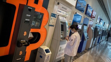 Пазарната стойност на криптосектора е заплашена от американски препятствия