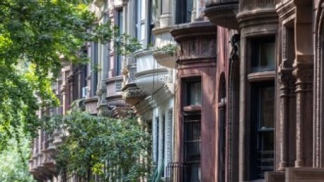 Защо централните банкери запазват хладнокръвие пред растящите цени на жилищата?