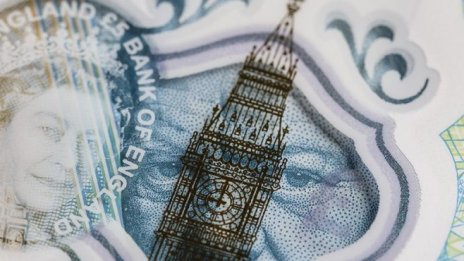 Перспективите пред британската лира остават най-лошите в света 