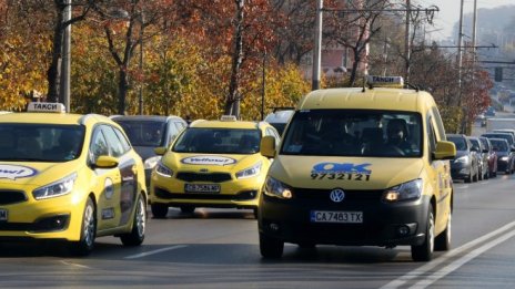 Автобусни и таксиметрови превозвачи излизат на протест в сряда