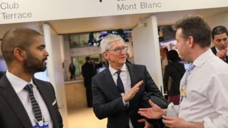 Шефът на Apple Тим Кук с възнаграждение за 100 млн. долара през 2021 г.