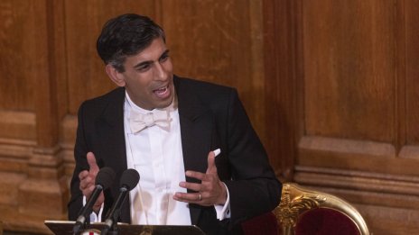 Британската политика все още страда от дългосрочен полулизъм