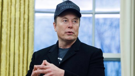 SpaceX дава приоритет на създаването на колония на Луната за сметка на проекта за Марс