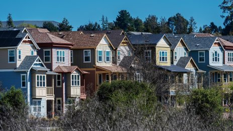 Продажбите на нови жилища в САЩ остават охладени заради ограничената достъпност