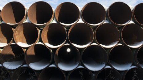 EIA прогнозира плавен спад на цената на петрола до края на годината