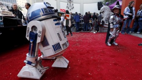 Дроид R2-D2 от "Междузвездни войни" бе продаден за близо 3 млн. долара