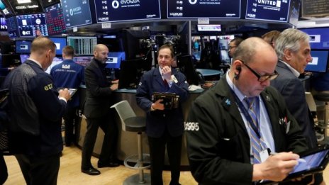 Индексите на Wall Street не намират единна посока в началото на сесията*