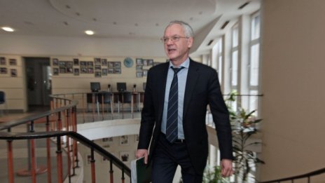 Велев: Семейното подоходно облагане - мярка срещу демографската катастрофа