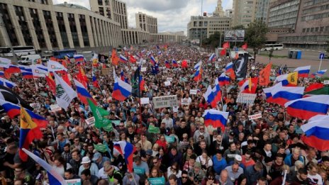 Над 10 000 души се събраха в центъра на Москва с искане за свободни избори