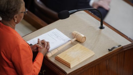 Обществеността трябва да има думата при регулацията на технологичните гиганти