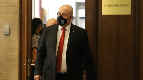 Депутатите почти единодушно подкрепиха изслушване на Иван Гешев