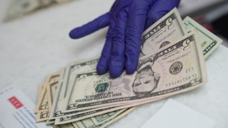 Слабият долар може да задвижи стоково рали през 2021 г.