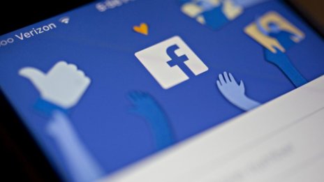 Модератори на Facebook: Работата в офис застрашава живота ни