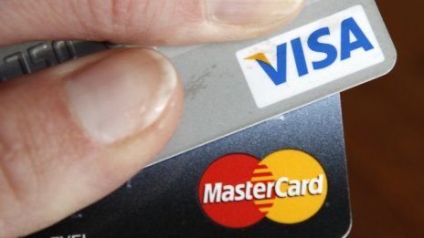 Няма ограничения за транзакциите с дебитни и кредитни карти в Кипър