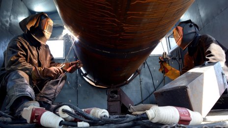 Промишленото производство в България остава свито и през август