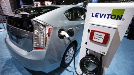 Toyota не намира смисъл в електромобилите