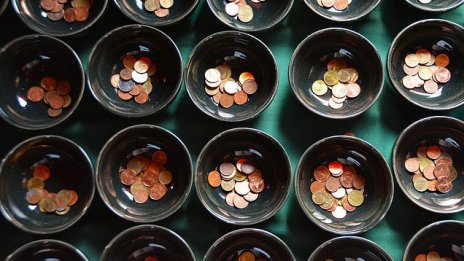 Българите все по-трудно покриват ежедневните си разходи