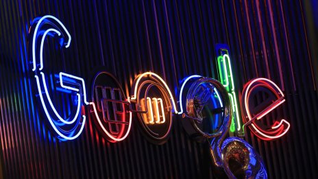 Google реже служебните лаптопи и някои услуги за служителите
