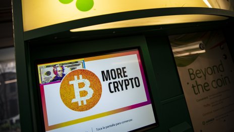 Биткойнът мина прага от 26 хил. долара за първи път от юни