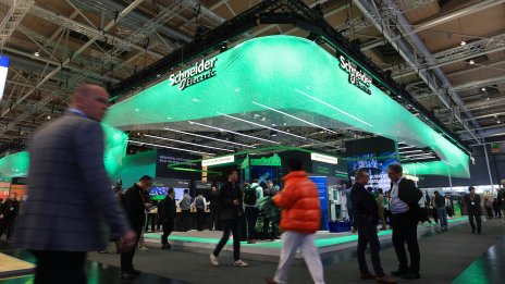 Schneider Electric &zwnj;повиши отново целите си за 2026 г. заради силното търсене на центрове за данни