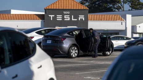 Мъск продаде акции на Tesla за 4 млрд. долара за два дни