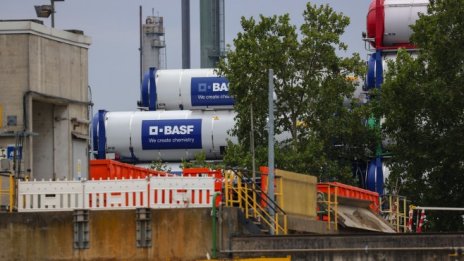 BASF потвърди целите въпреки "изключителната несигурност"