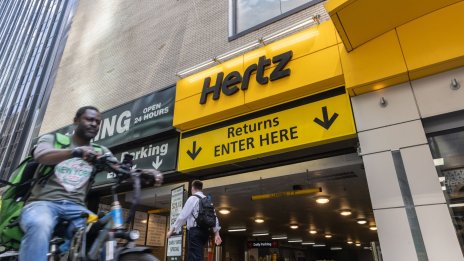 Стъпка назад - Hertz заменя електромобили с коли с двигател с вътрешно горене