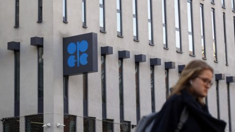 ОАЕ и ОПЕК+ постигнаха компромис за производствените съкращения