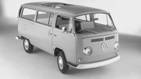 Култовият Volkswagen Bus навърши 65
