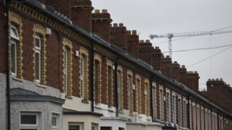 Как най-горещият пазар на имоти в еврозоната подклажда напрежение