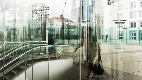 Квартал La Defense в Париж се стреми към нов живот с по-малки и по-зелени офиси