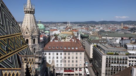 Двете най-големи центристки партии в Австрия вървят към коалиционно споразумение