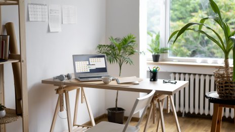 Малки офиси, голямо удобство: мебели, които пестят място и нерви