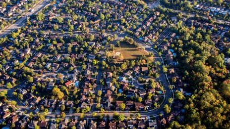 Спадът на цените на жилищата в Торонто се забавя заради по-малкия брой имоти за продажба