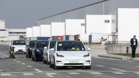 Tesla понижава цените на електромобилите в Китай и пуска нови версии на Model S и X