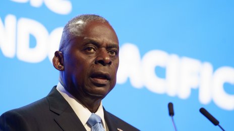 Американският министър на отбраната е в Киев, за да обсъди нова военна помощ