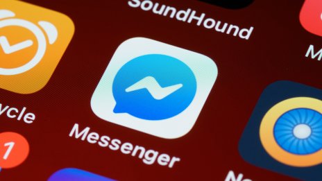 Meta въвежда криптиране на всички лични чатове в Messenger и Facebook