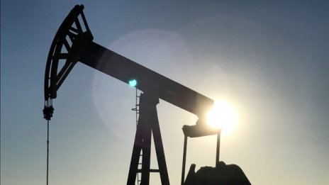 Цените на петрола остават стабилни на фона на умерено търсене*